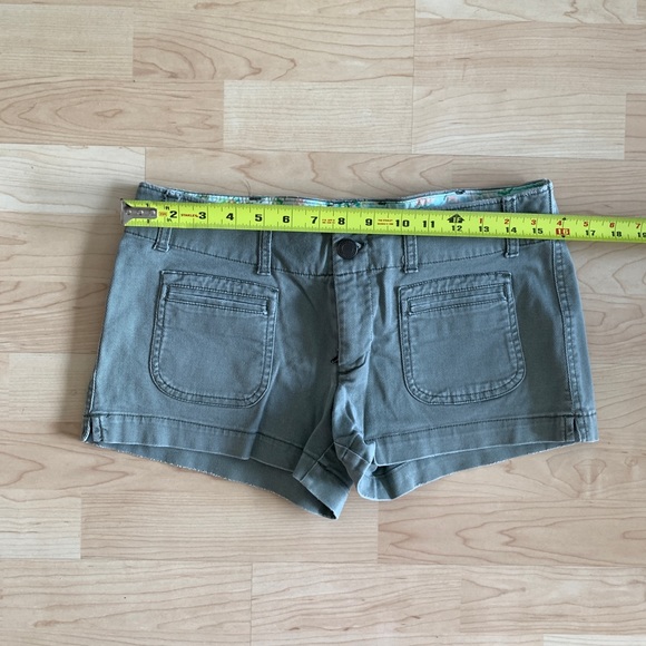 American Eagle Low Rise Shorts - Picture 7 of 8